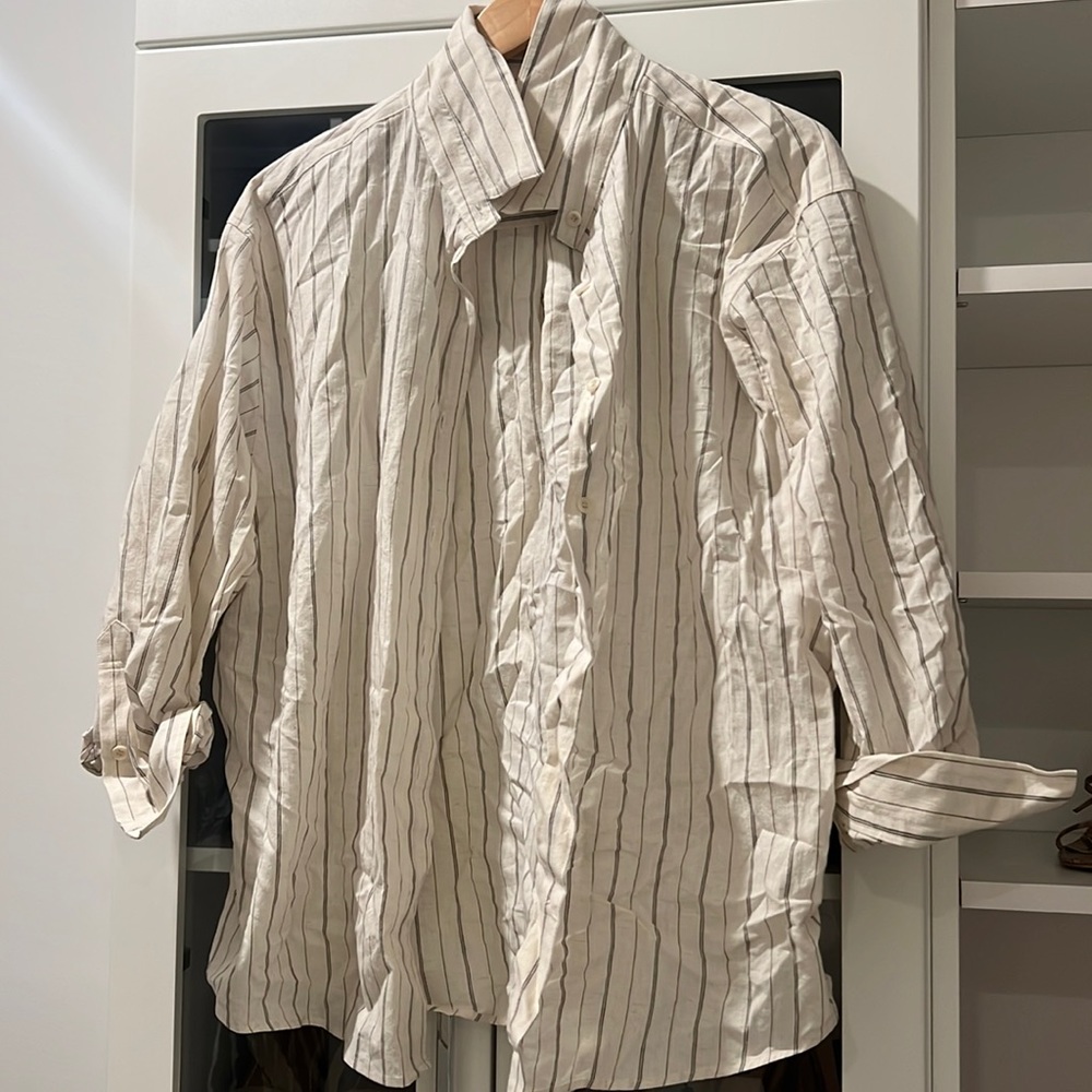 Beautiful linen shirt with button, can wear as a wrap shirt